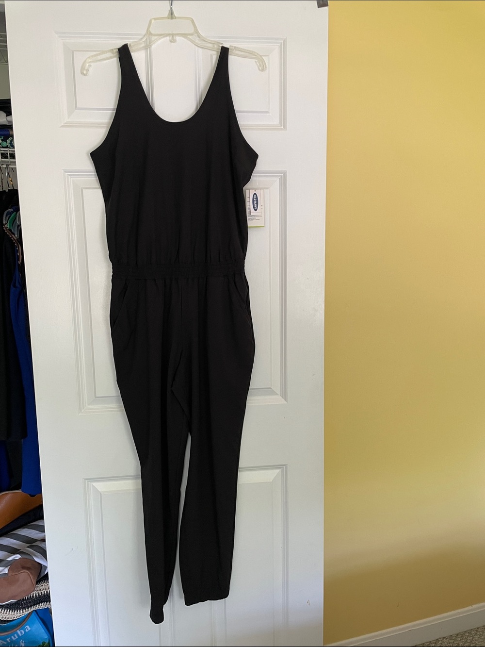 Old Navy Black Sleeveless Scoop-Neck Jumpsuit with Pockets